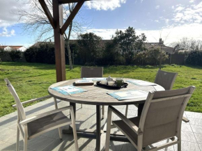 Maison familiale confortable, 4 couchages, près des plages et commerces, jardin et wifi inclus - FR-1-224-809